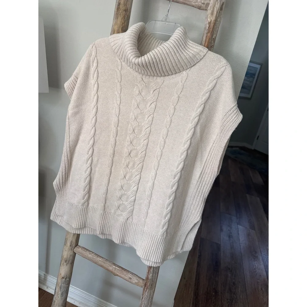 Banana Republic sleeveless cable-knit cowl-neck sweater vest ioff-white/ivory M